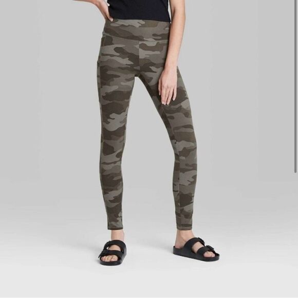 Wild Fable Camo Leggings Size Large - Picture 1 of 4